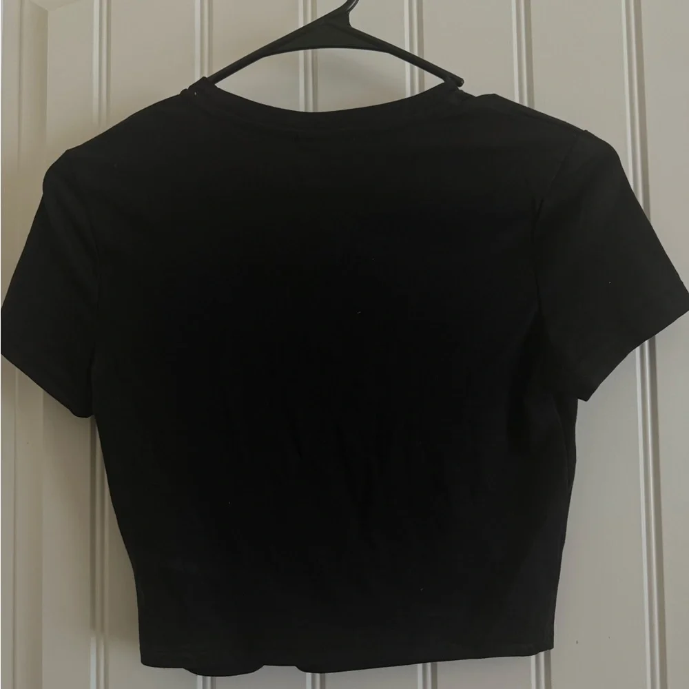 Black Graphic Crop Top - Picture 3 of 3